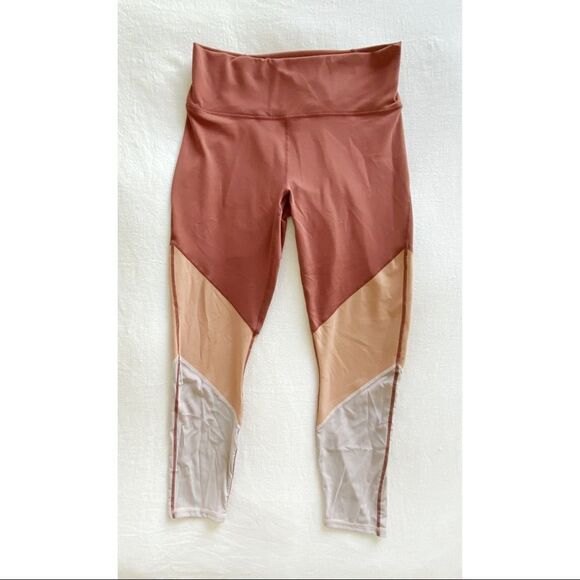 FABLETICS Zone High-Waisted 7/8 Leggings in Mahogany/Driftscape/Sand - Picture 3 of 4